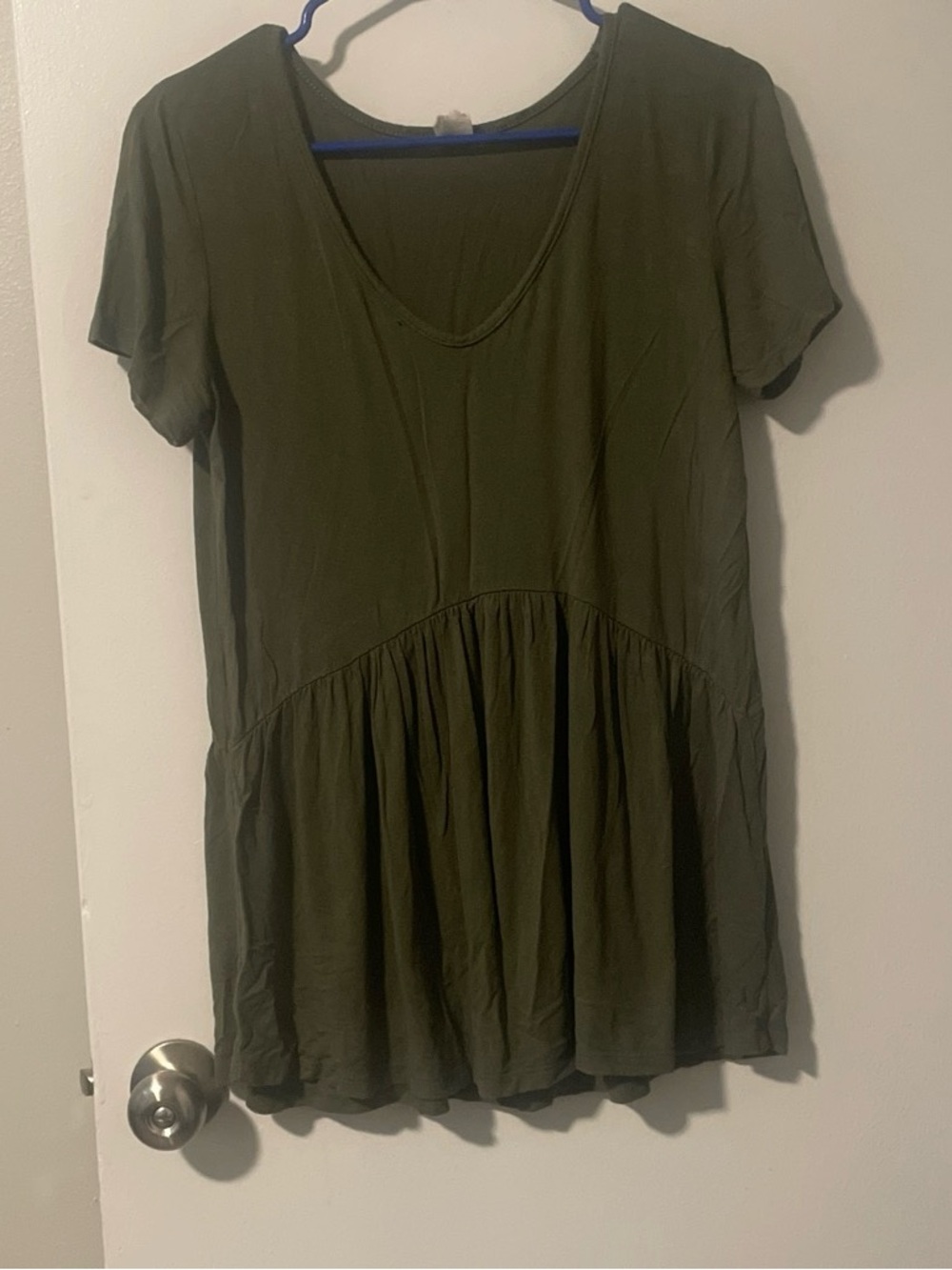 Buckle Women’s medium flowy Olive Green Short Sleeve Peplum Top